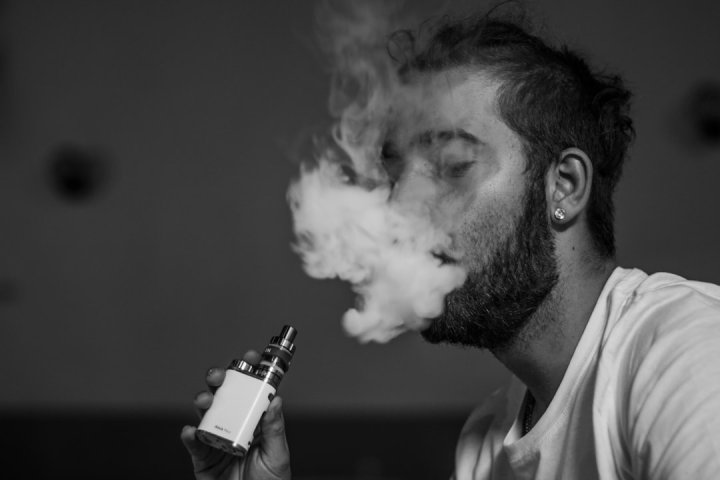 مقایسه پاد سیستم و دستگاه ویپ باکس‌ماد