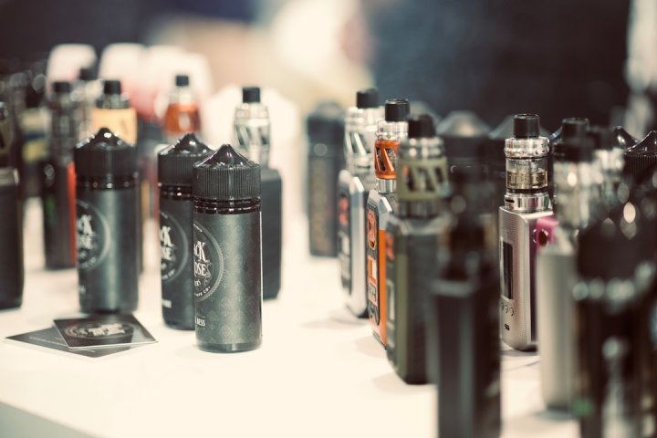 پاد سیستم یا سیگار الکترونیکی قلمی، کدام مناسب شماست؟